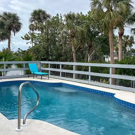 Bayfront Paradise With Heated Pool And Balcony!